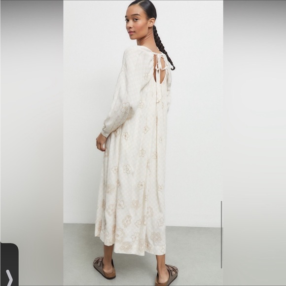 Urban Outfitters Dresses & Skirts - Urban outfitters Vienna maxi dress L fits like XL/XXL